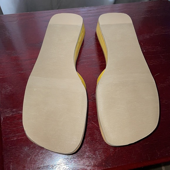 Sandals by Nevada, Yellow/Orange Low Heel, Sz 9 - Picture 12 of 13